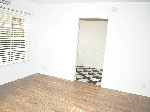 3rd image of 1005 N Sweetzer Ave APT 2