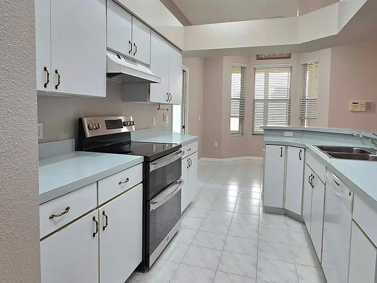 7047 Hazeltine Cir — Photo 9