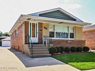 6812 N Sauganash Ave, Chicago, IL