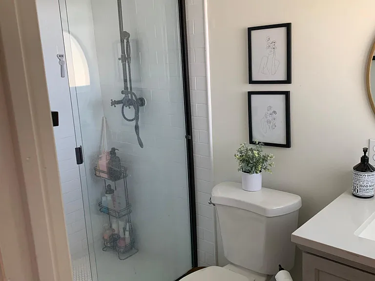 Master Bedroom Bathroom