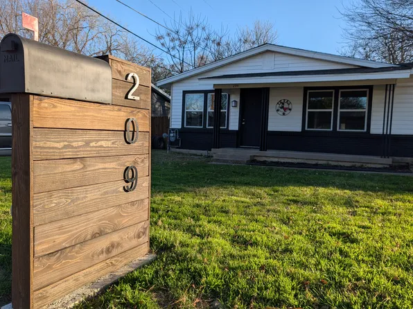 209 W Cedar St, Hurst, TX 76053