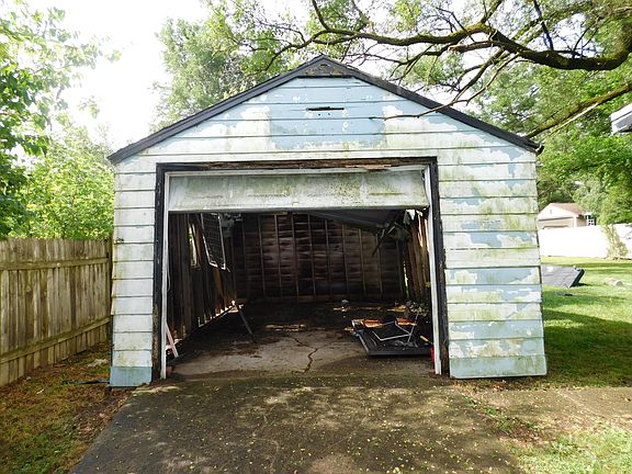 3rd image of 2504 Dexter Ave