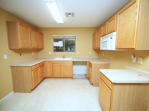 4th image of 1113 E Silktassel Trl