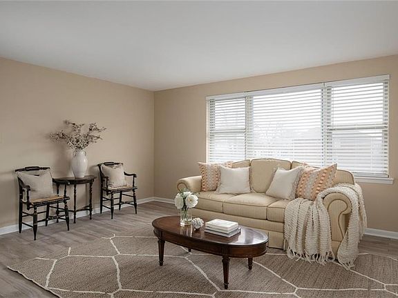 3rd image of 72A Old Lyme Dr APT 3