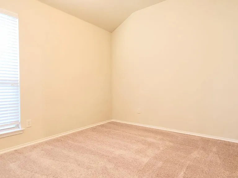 818 Hazels Way — Photo 7
