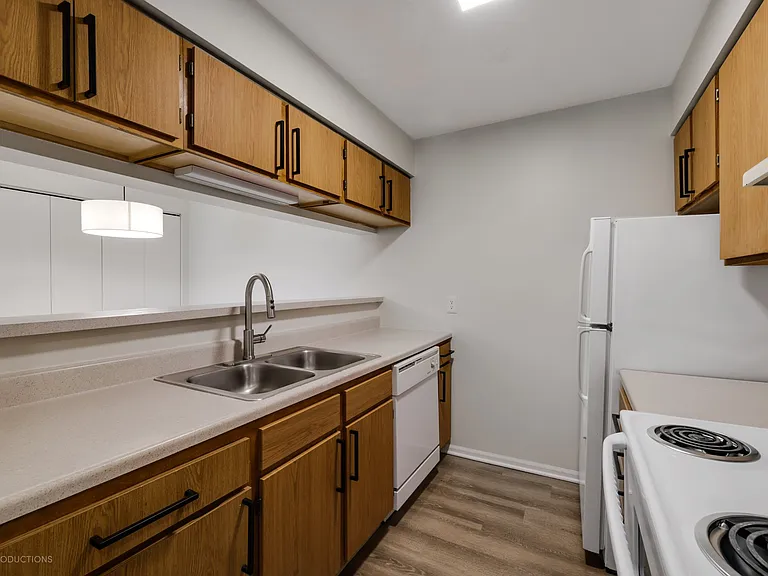 Port Crossing Apartments — Photo 60