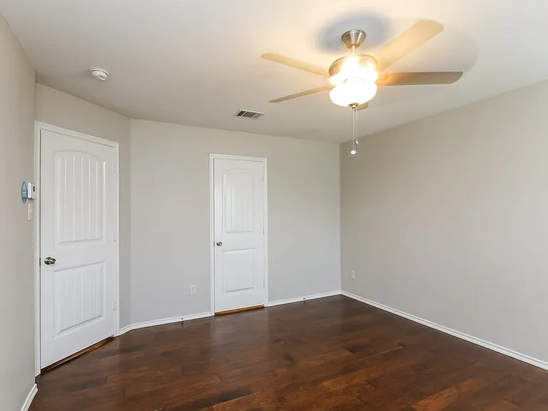 2116 Meadow View Dr — Photo 12