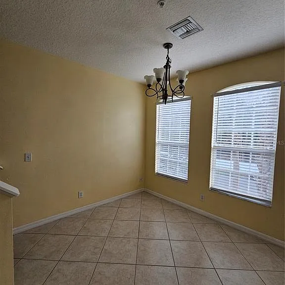 2927 Pointeview Dr — Photo 4