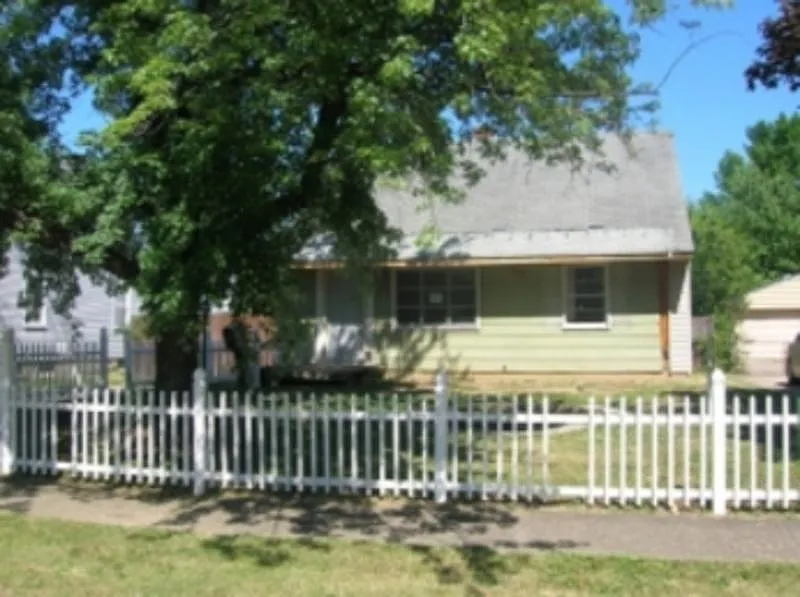3412 Oaklawn St photo 1
