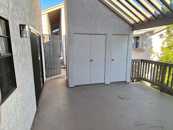 Reverse view of deck area