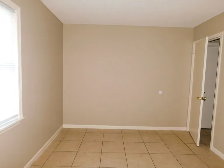 3846 Manor Ct — Photo 9