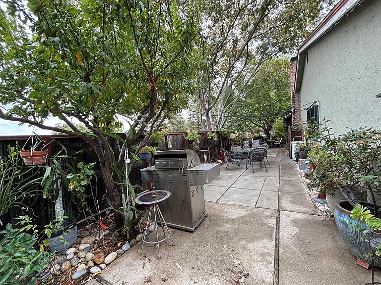 1700 Mahogany Way — Photo 24