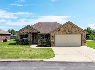 417 W Andrew Dr, Mabank, TX 75147