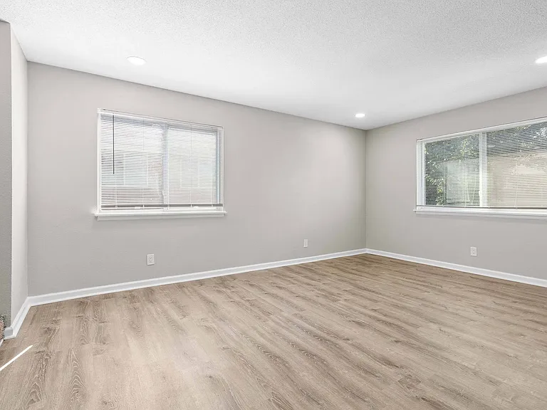 Stoneside Apartments — Photo 29