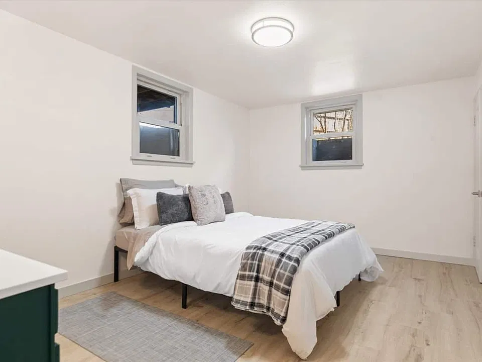 615 Avenue B #1/2