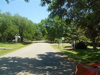 3rd image of 708 Cedar Lawn Dr