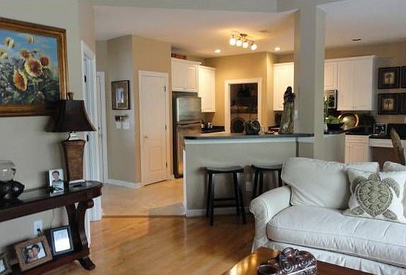 Kitchen frm family room