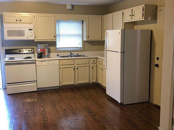3rd image of 1717 Oshea St APT D