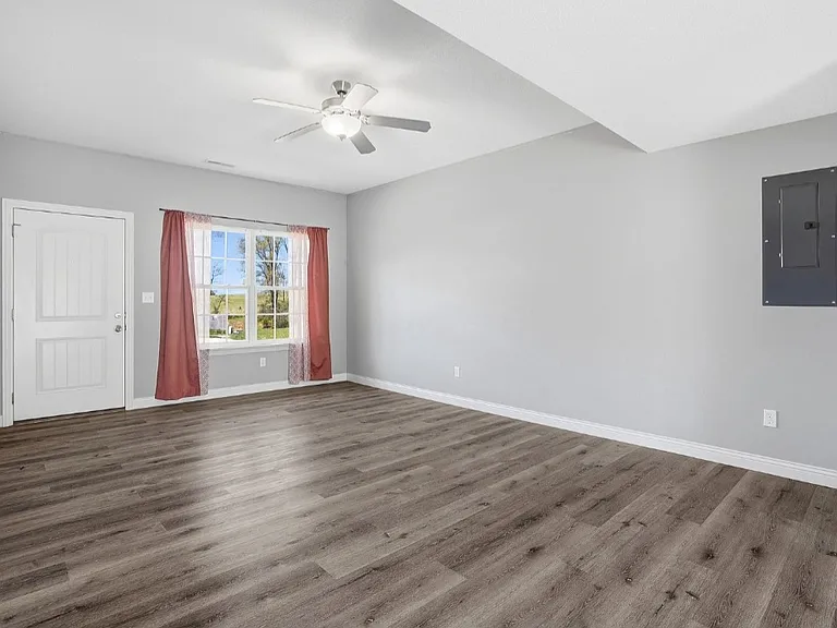 460 E Cedar Ct — Photo 5