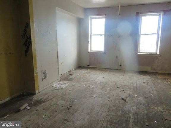 5th image of 3058-60 N 5th St
