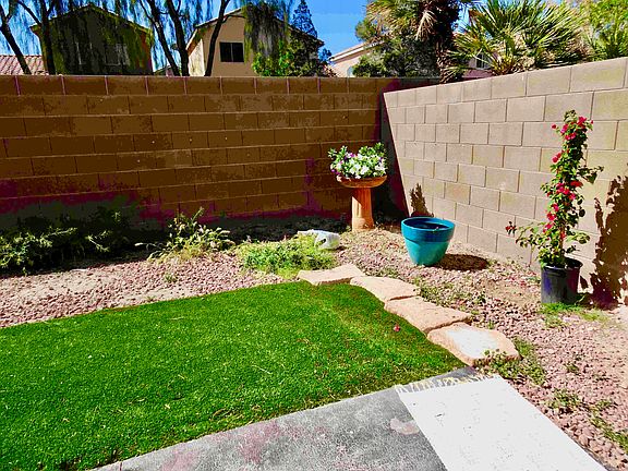 Inviting Backyard with artificial grass Perfect for play!