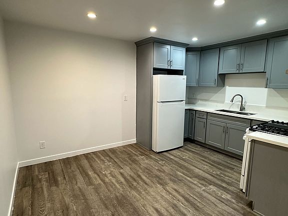 2nd image of 428 S Grand View St APT 307