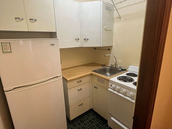 4th image of 703 S Summit Ave #201