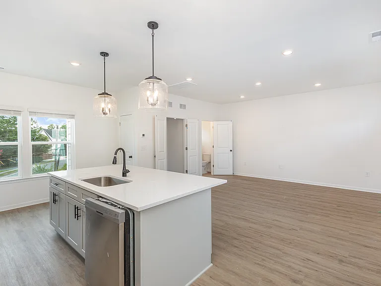1205 Lomax Ave — Photo 16