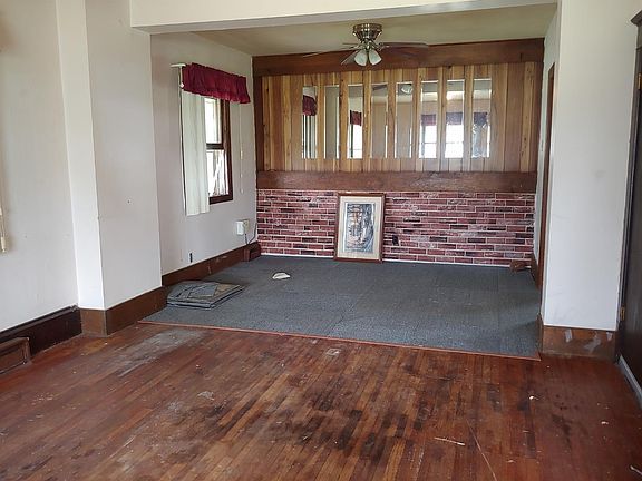 2nd image of 121 N Illinois Ave