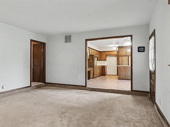 4th image of 9612 S Blackwelder Ave