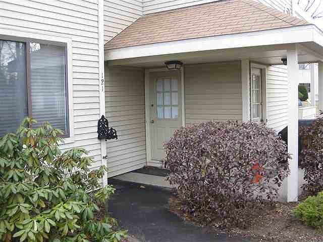 1st image of 121 Grenadier Ct