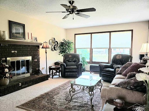 3rd image of 4163 Rosewood Dr