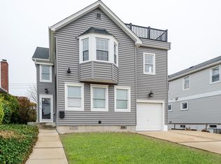 733 E Walnut St, Long Beach, NY 11561