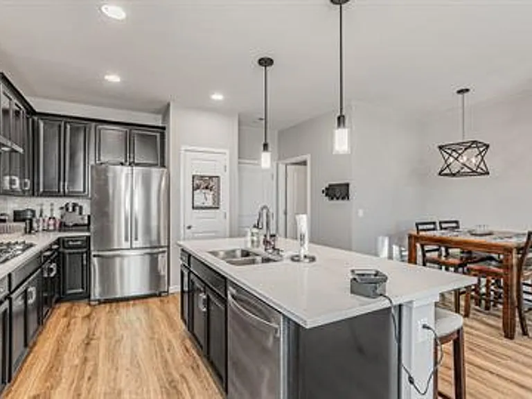 8017 Yampa River Ave — Photo 3