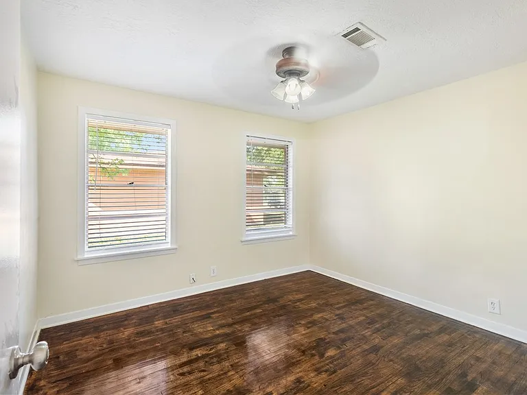 209 Helena St — Photo 13