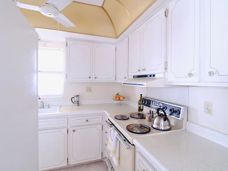 10321 Larchmont Pl N — Photo 12