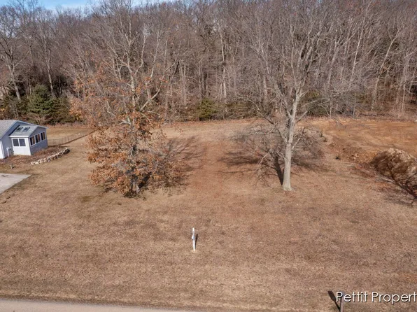 32560 Pinedale Ln, Gobles, MI 49055