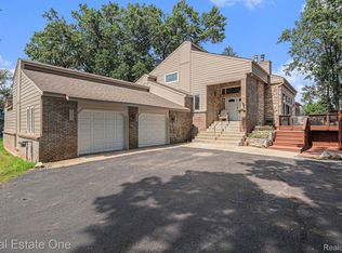 7257 Ellingrove Dr, White Lake, MI
