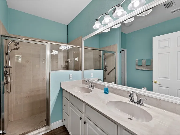 14214 Manchester Dr — Photo 23