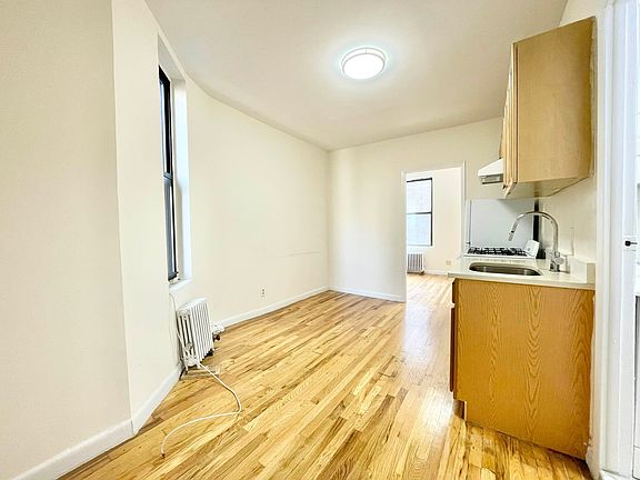 4th image of 638 E 14th St APT 20