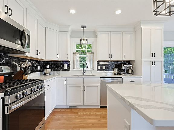 3rd image of 70 Henrietta Way