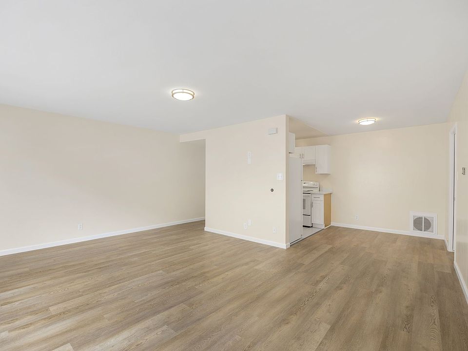 1st image of 455 Warren Dr #10