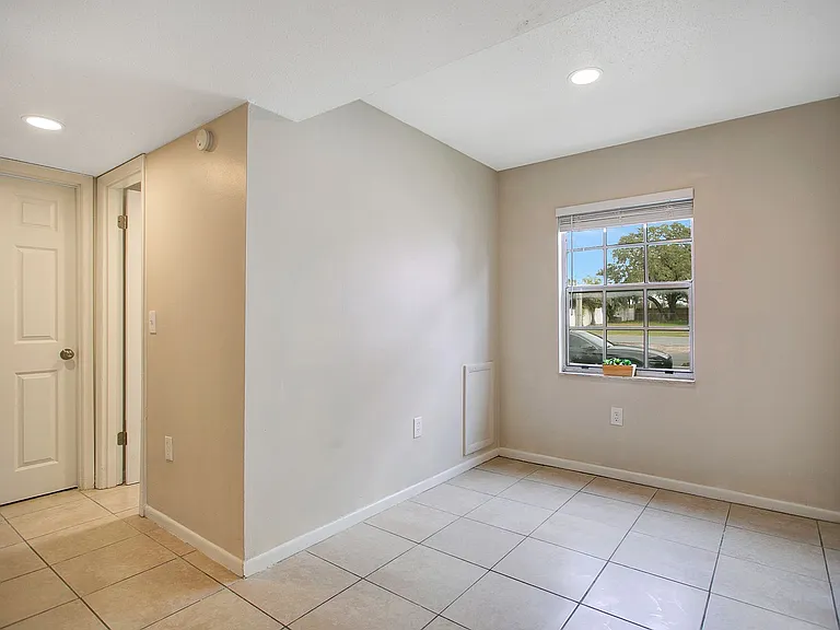 1223 Pamela St — Photo 10