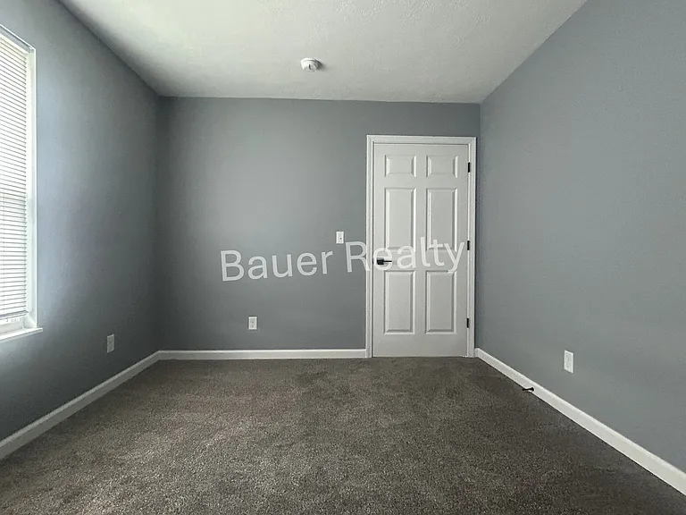 47 Grove Ave — Photo 26
