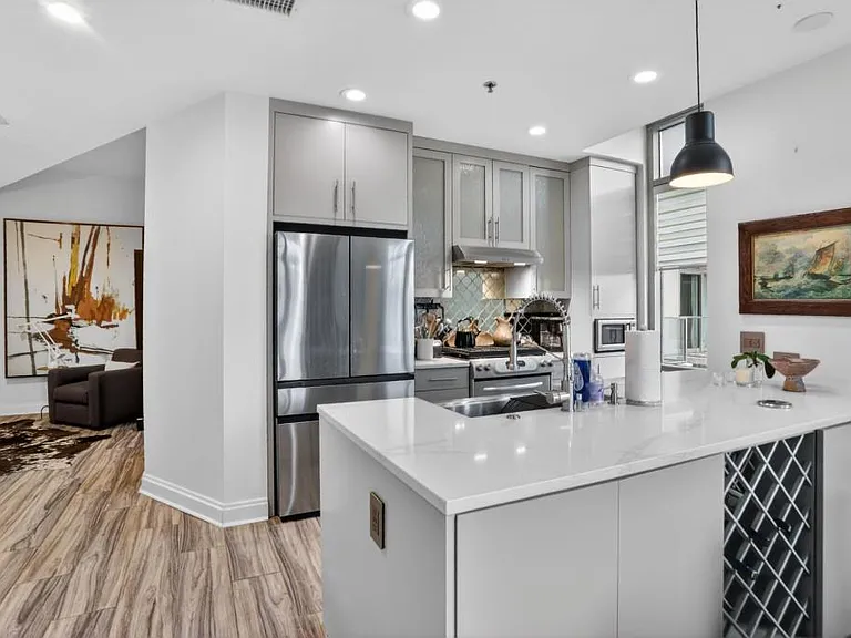 905 Juniper St NE #403 — Photo 2
