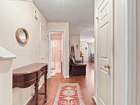 5th image of 1233 Lenny Ln