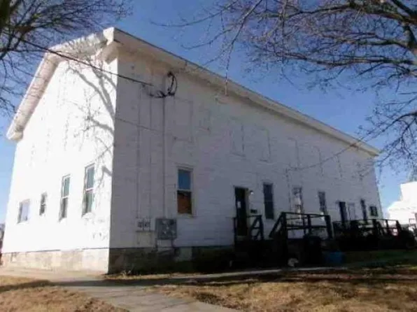 302 N Broad St, Lanark, IL 61046