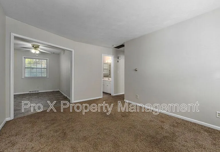 2111 S Ventura Ave — Photo 3