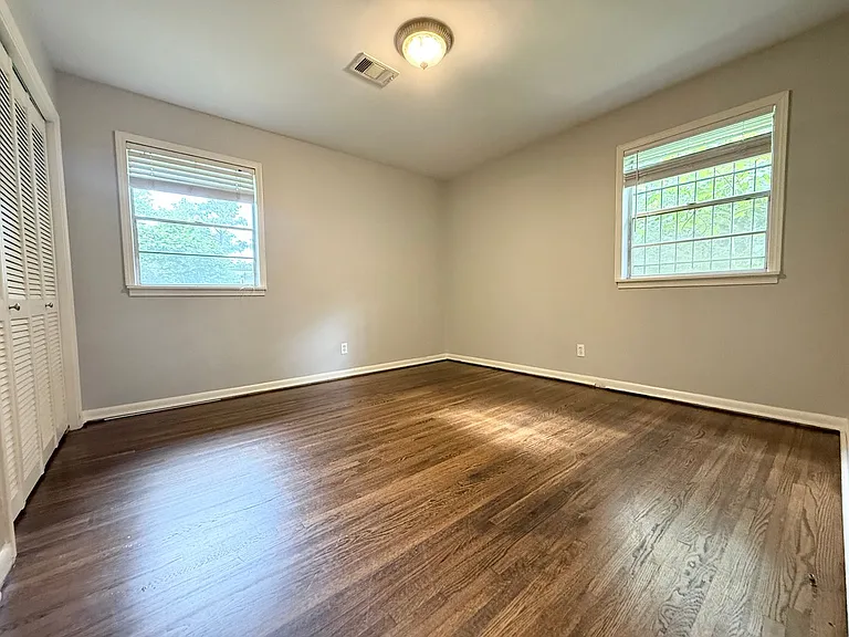 9115 Oak Grove Ln — Photo 14