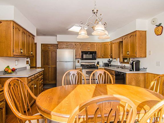 4th image of 1086 Memorial Ct